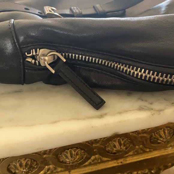 Gorgeous Authentic Prada hobo shoulder bag. - Picture 8 of 12